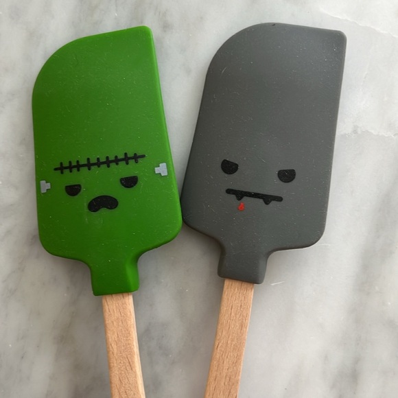 Set of 4 Halloween mini monster spatulas from Williams Sonoma. Brand new! - Picture 2 of 4
